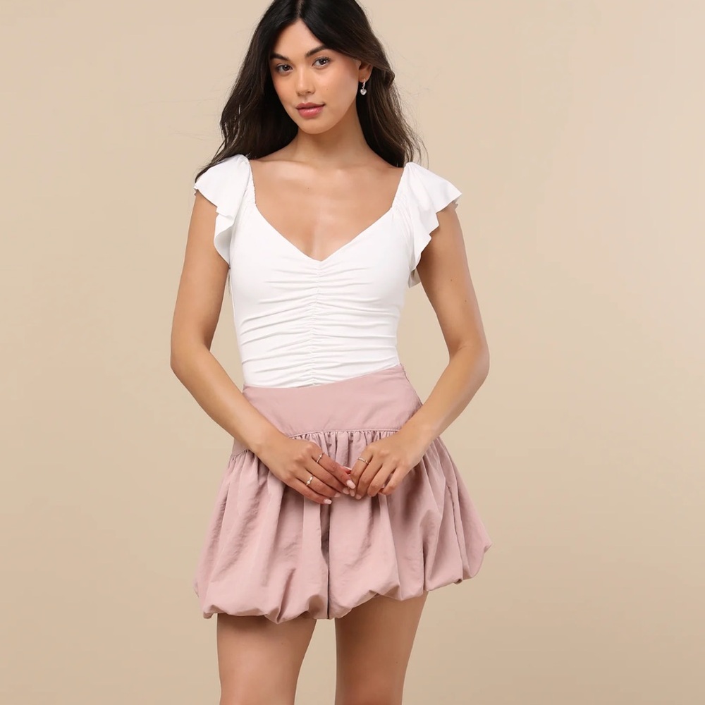 NWOT Lulu’s A Little Bit Of Love Ivory Ruched Flutter Sleeve Bodysuit - Picture 2 of 9